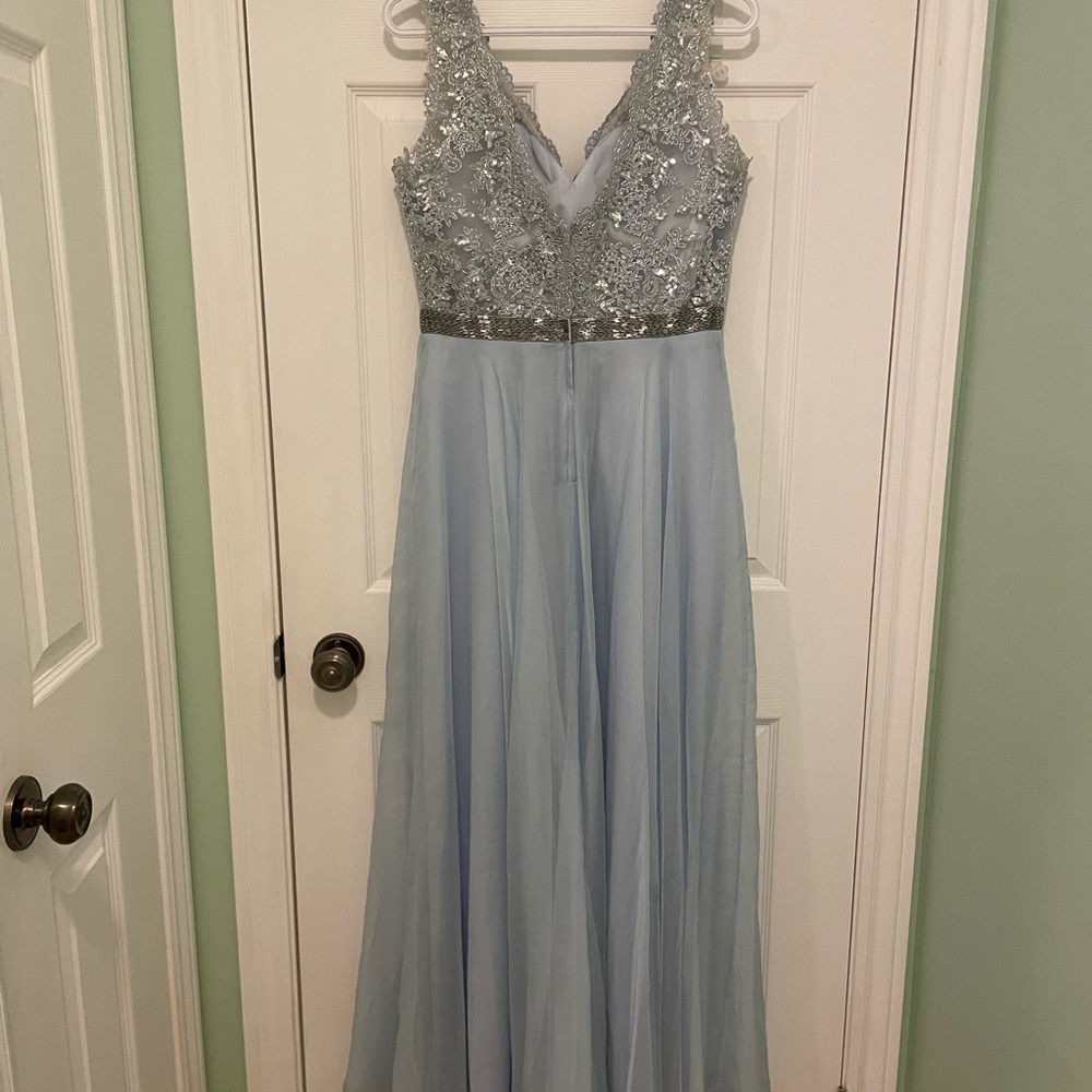 Gown - Picture 6 of 7